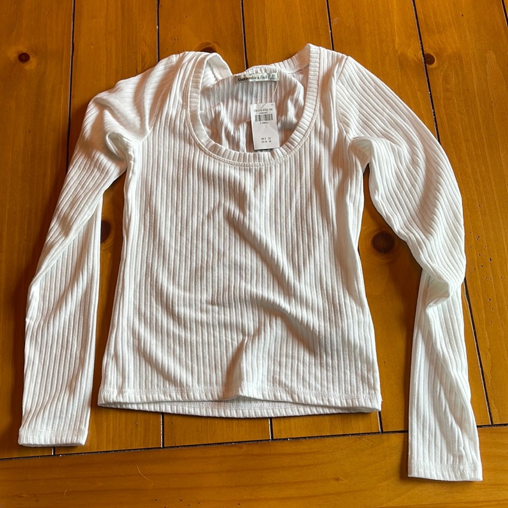 White Abercrombie Long Sleeve Scoop Neck XS